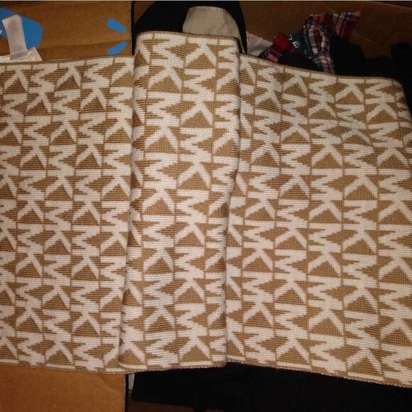 NWT Michael Kors scarf - Picture 4 of 6